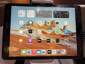 Хороший iPad (6-е поколение) 32GB Wi-Fi (1 фото из 2)