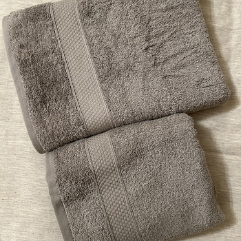 Froteerätikute komplekt: vannirätik 130/70, käte/näo rätik 50/90 cm.
