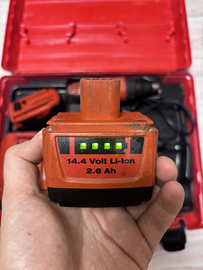 Hilti SF-121-A/SF-144-A наборы с аккумуляторами и зарядками (4 фото из 7)