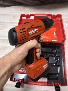 Hilti SF-121-A/SF-144-A наборы с аккумуляторами и зарядками (6 фото из 7)