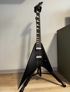 Jackson JS Series JS32T Rhoads, Satin Black (1 foto / 4)