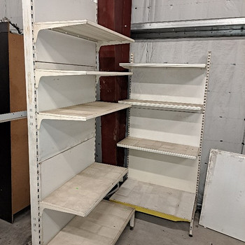 Müüa metallist riiulid