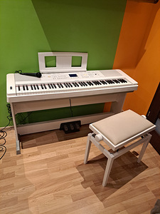 Müüa elektrooniline klaver, tool, mikrofon (3 foto / 4)