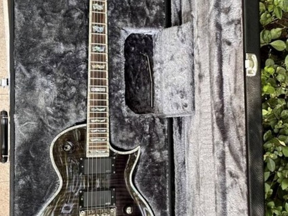 Müüa kitarri Esp Ltd EC-1000 Floyd Rose ja EVH Drop D