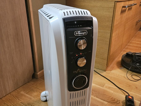 De'Longhi Dragon 4 TRD40820T õliga täidetud radiaator