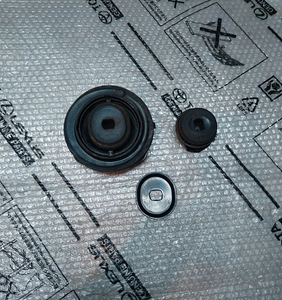 Toyota Land Cruiser 200 48609-60080 90948-01097 48597-60110 (2 foto / 3)