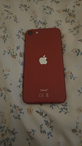 Продам iPhone SE (красный) (1 фото из 2)