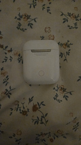 Müüa AirPods (1. põlvkond) ümbris (1 foto / 2)
