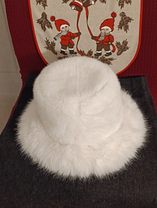 Naiste karusnahast müts. (1 foto / 5)