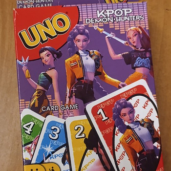 Kpop охотники на демонов карты Uno Huntrix