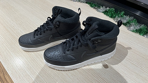 Кроссовки Nike (1 фото из 4)