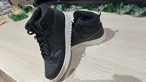 Кроссовки Nike (2 фото из 4)