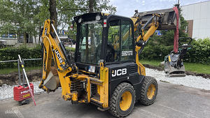 Vajatakse JCB 1CX traktori operaatorit. (5 foto / 6)
