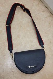 Tommy Hilfiger crossbody kott (1 foto / 8)