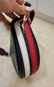Tommy Hilfiger crossbody kott (5 foto / 8)