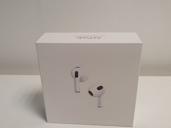 Apple AirPods 3 lightning