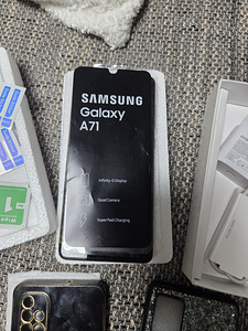 Samsung Galaxy A71 (2 фото из 6)