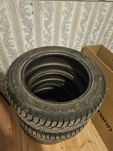 Зимние шины Nokian 215/55 R17 98T XL (4 фото из 7)