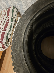 Зимние шины Nokian 215/55 R17 98T XL (6 фото из 7)