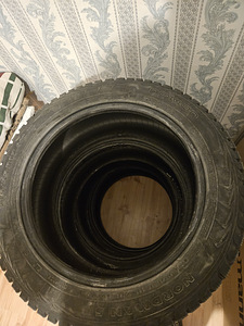 Зимние шины Nokian 215/55 R17 98T XL (7 фото из 7)