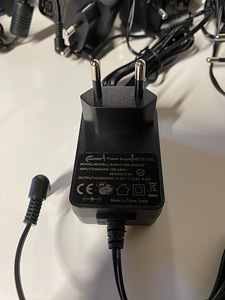 UUED Toiteadapterid 1A ja 0.5A 12V Väga kvaliteetsed 30tk (2 foto / 3)