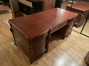 Solid Classic Office Desk for Home Study (1 foto / 4)