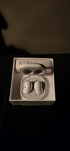 SAMSUNG Galaxy Buds Live (4 фото из 5)