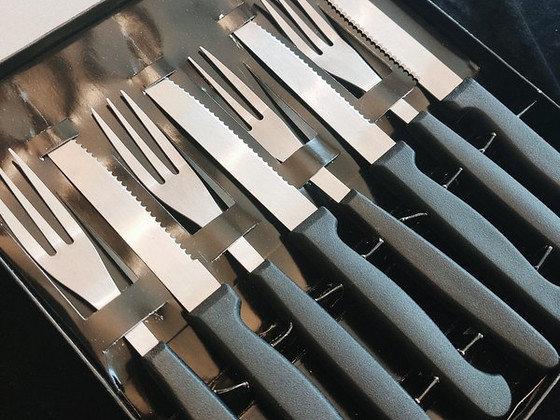 6 komplekti kahvleid ja nuge
