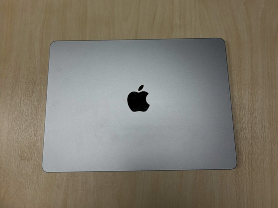 Müüa Apple MacBook Air M2 (2022).