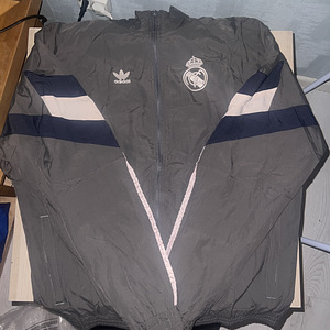 Adidas Real Madridi jope, suurus L (1 foto / 5)