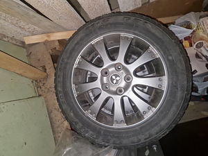 Продам диски r16 .5x114.3 вместе с шинами 205/55/r16 (1 фото из 2)