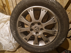 Продам диски r16 .5x114.3 вместе с шинами 205/55/r16 (2 фото из 2)