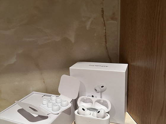 Apple AirPods 2