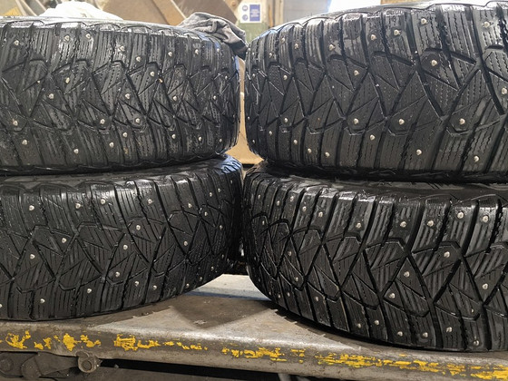 Dunlop Ice Touch 215/55-16