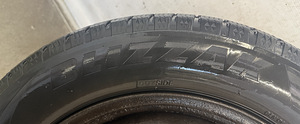 Bridgestone Blizzak 205/55R16 M+S 6-7мм.(Toyota Avensis T25) (6 фото из 9)