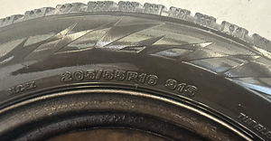 Bridgestone Blizzak 205/55R16 M+S 6-7мм.(Toyota Avensis T25) (5 фото из 9)