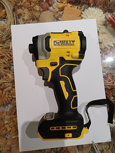 DeWalt analoog (2 foto / 3)