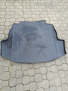 Kummimatid (komplekt) Toyota Corolla sedaanile (2 foto / 3)