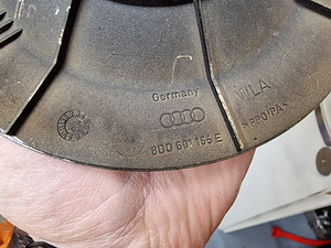 Колпаки для дисков Audi (4 фото из 4)