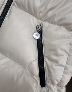 Пуховик Moncler (9 фото из 10)