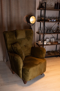 Mugav tool jalapingiga kaunis rohelises värvitoonis. (1 foto / 2)