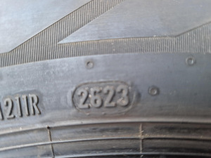 215/65R16 PIRELLI LAMELLREHVID (2 foto / 2)