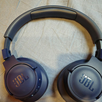 Продаю беспроводные наушнки JBL tune, в отличном состоянии