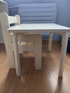 Детский стол и стул (2 фото из 2)