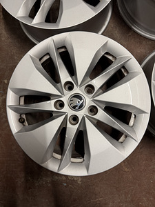 16" оригинальные диски Skoda 5x112 (2 фото из 8)