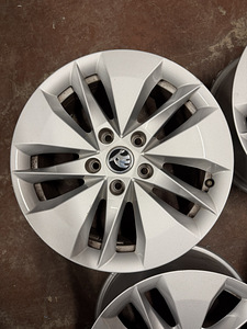 16" оригинальные диски Skoda 5x112 (4 фото из 8)