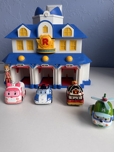 Robocar Poli, Робокар Поли машинки и дом (1 фото из 8)