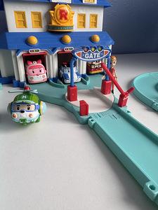 Robocar Poli, Робокар Поли машинки и дом (2 фото из 8)
