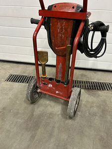 Отбойный молоток Hilti TE-3000 AVR с тележкой 30 кг (3 фото из 3)