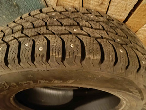 Viatti 225/60/17" naastrehvid (2 foto / 3)